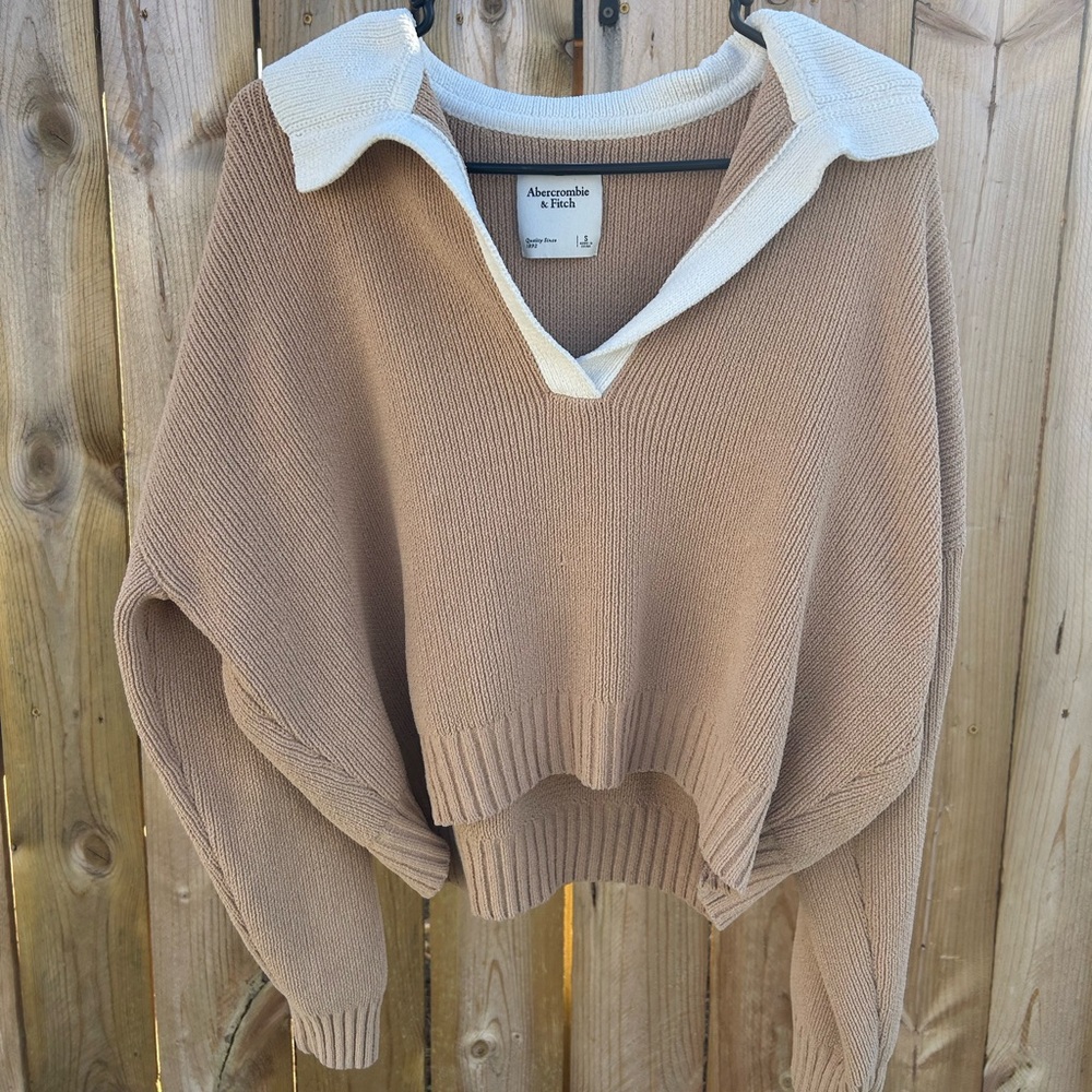 Abercrombie & Fitch Women's Tan Sweater